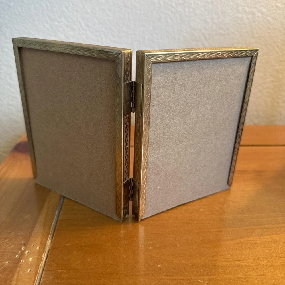 Vintage MCM Ornate Bi-Fold Metal Double Picture Photo Frames 3x5 & 5x7
